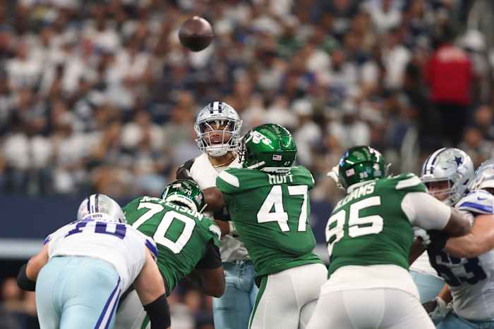 Jets' DE Bryce Huff (47) pressures Dak Prescott